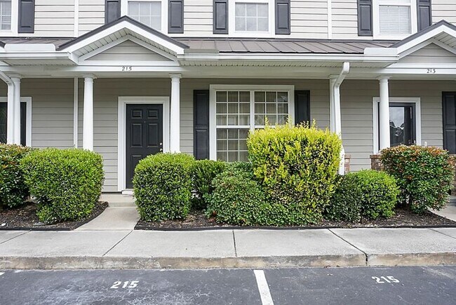 Building Photo - 215 Hemingway Cir