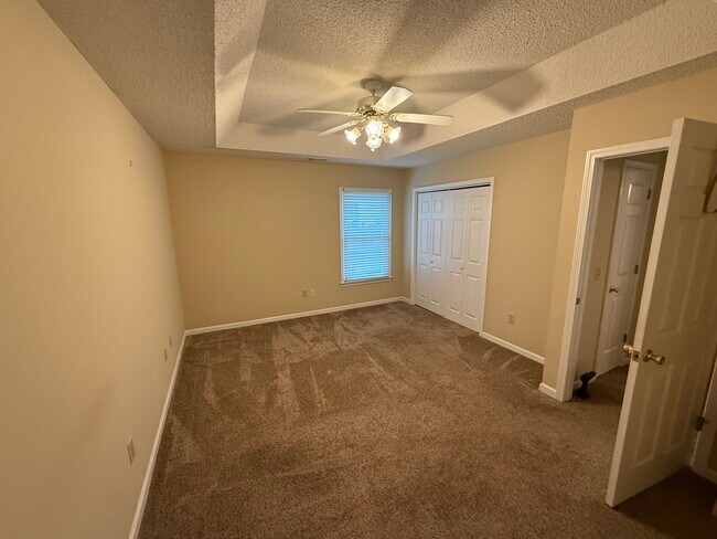 Building Photo - 104 Lennox Ln