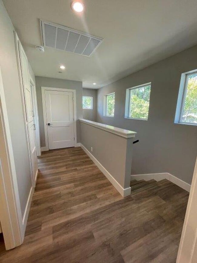 Building Photo - Tahoe Park 2 Bedroom Near UC Davis Med Center