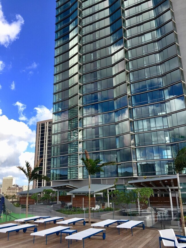 Building Photo - Kakaako: Ae'o - 2 Bed, 2 Bath Condo with one Parking