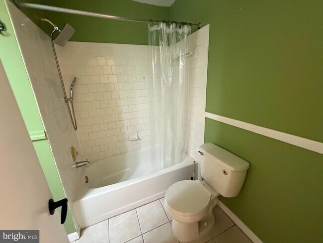 Building Photo - 102 Piccadilly Ln