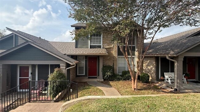 Building Photo - 1015 E Yager Ln