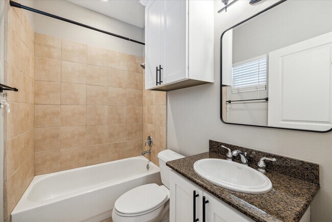 Building Photo - 2119 Cohn St