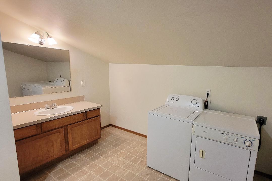 Building Photo - 300 NE 1st St