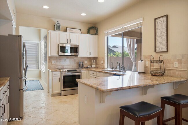 Building Photo - 6419 E Betty Elyse Ln