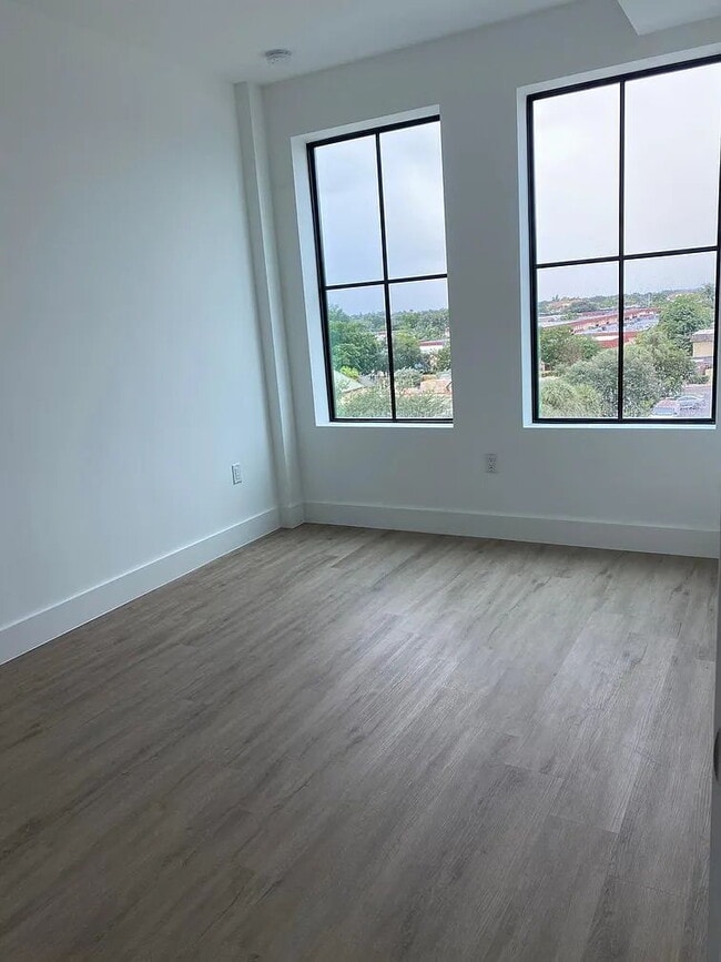 Building Photo - "Charming 1-Bedroom Retreat in the Heart of Davie, FL – Perfect for Cozy Living!"