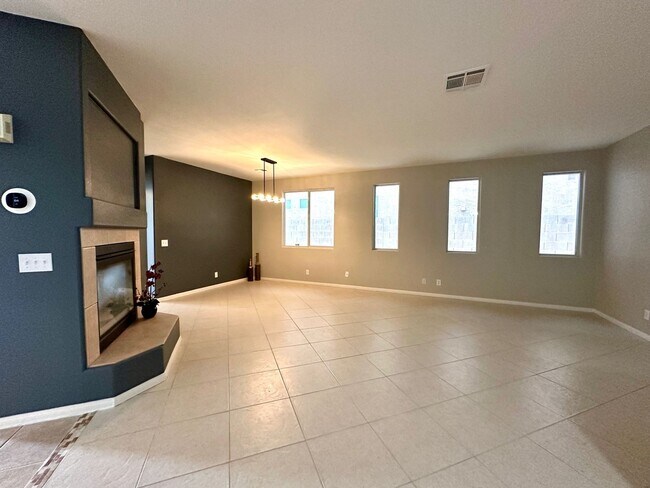 Building Photo - Available For viewing May 1, 2026. Beautiful SW Las Vegas Home. 4 Beds 2.5 Bath.