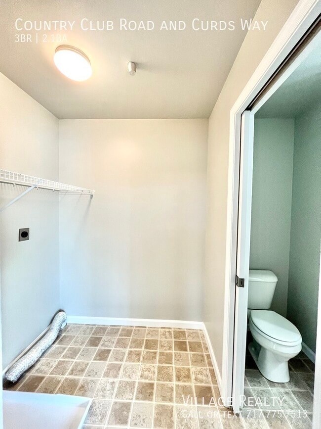 Building Photo - 703 Country Club Rd