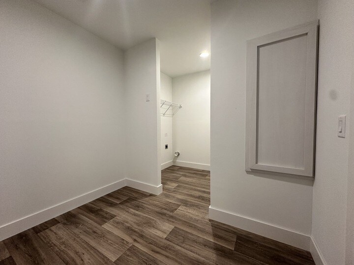 Building Photo - 16 Lapin St