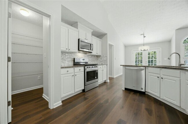 Building Photo - 572 Staghorn Ln