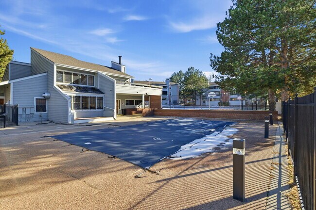 Building Photo - 2 Bed 2 Bath Condo With Balcony!