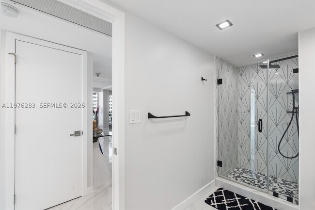 Building Photo - 2100 S Ocean Dr