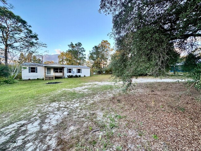 Building Photo - 4 Bedroom/2 Bathroom in Chipley, FL