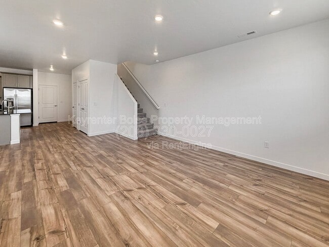 Building Photo - 4100 W Cirrus Ln