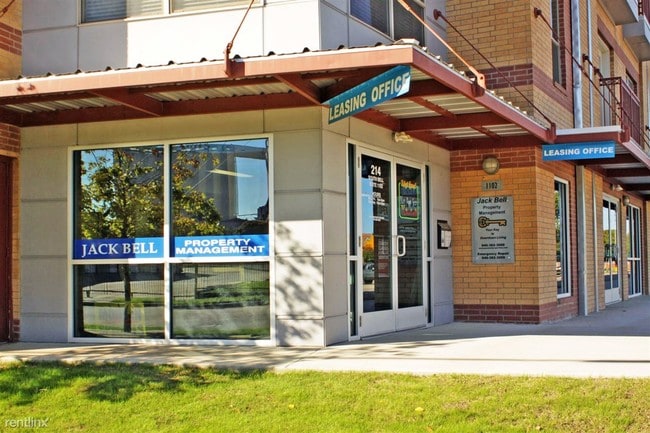 Building Photo - 214 S Bell Ave