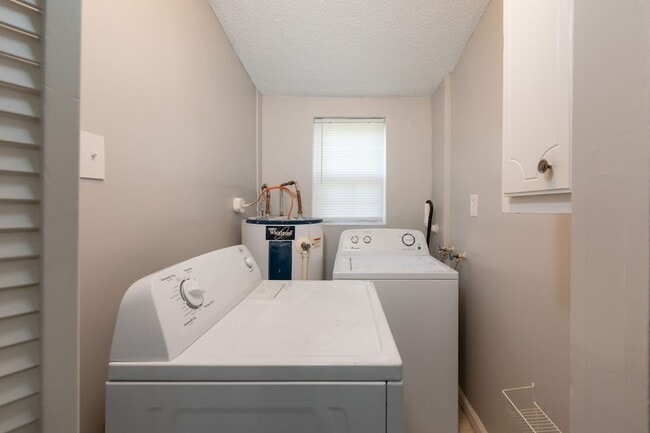 Building Photo - 1128 Wilkins Dr