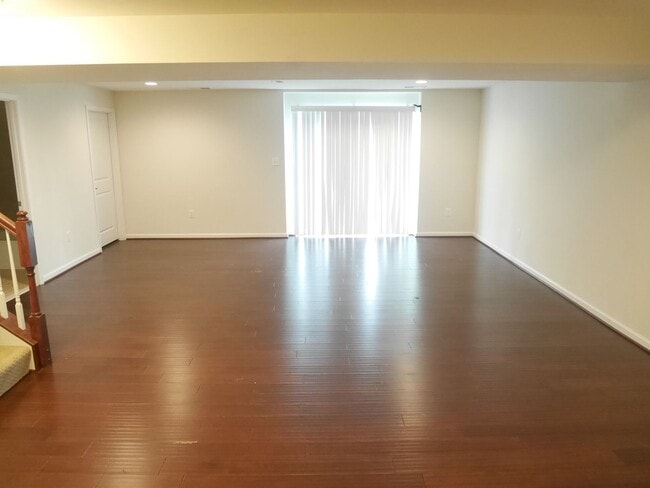 Building Photo - Elegant 4-Bedroom Single-Family Home with ...