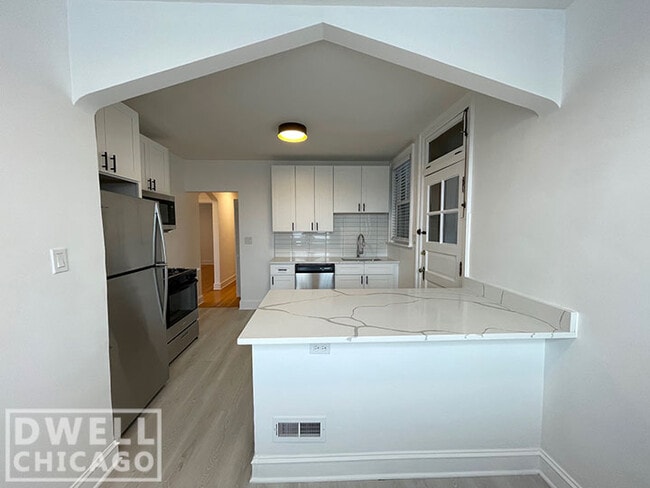 Building Photo - 5800 N Richmond St