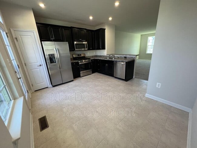 Building Photo - 505 Rolling Valley Dr