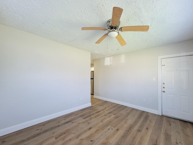 Building Photo - 711 Ave A Ave