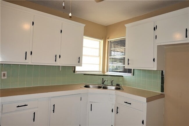 Building Photo - 114 Acacia Arch St