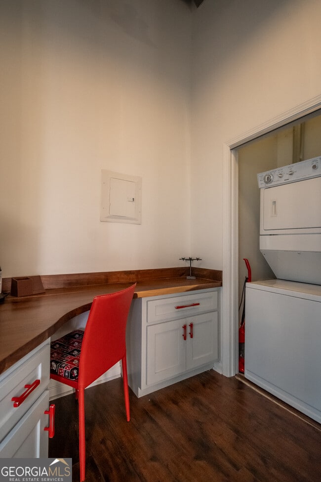 Building Photo - 269 N Hull St