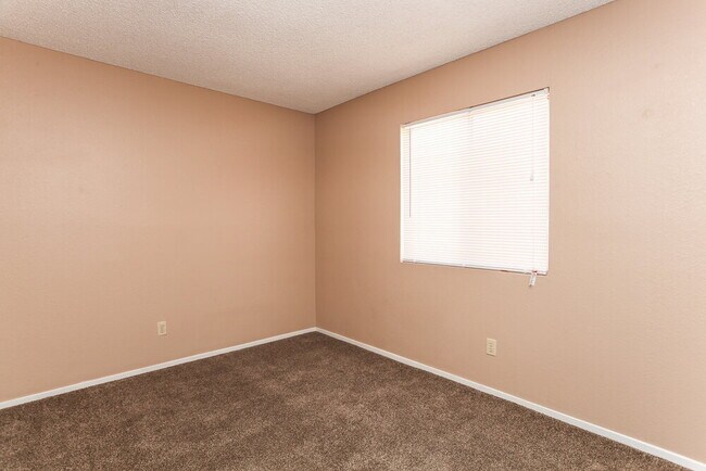 Building Photo - 4216 Laurel Hill Dr