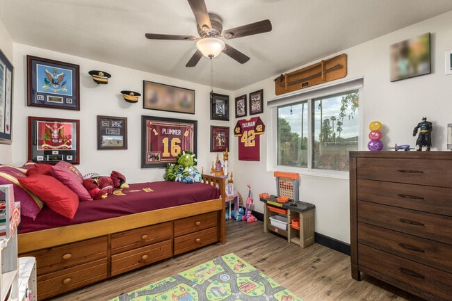 Building Photo - 617 E Ellis Dr