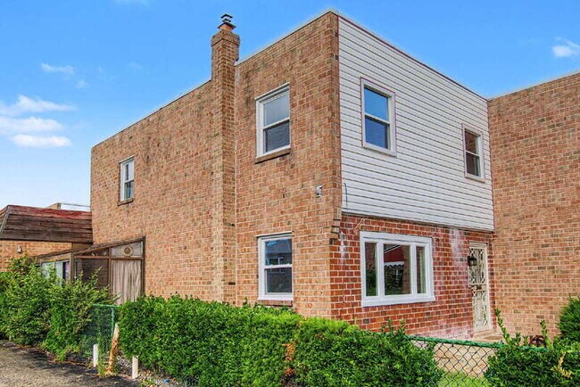 Building Photo - 2106 N Camac St