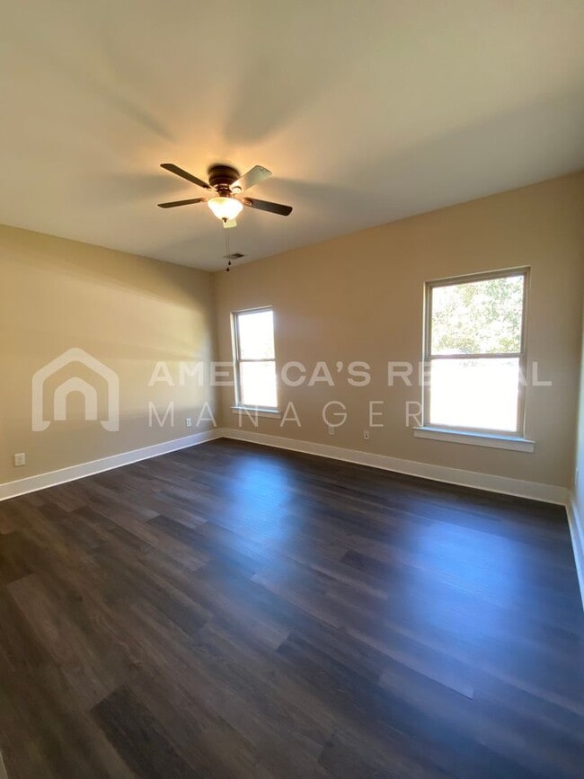 Building Photo - Home in Odenville... Available to View Now!!!