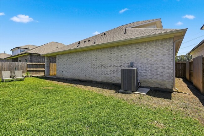 Building Photo - 9738 Champion Heavens Dr
