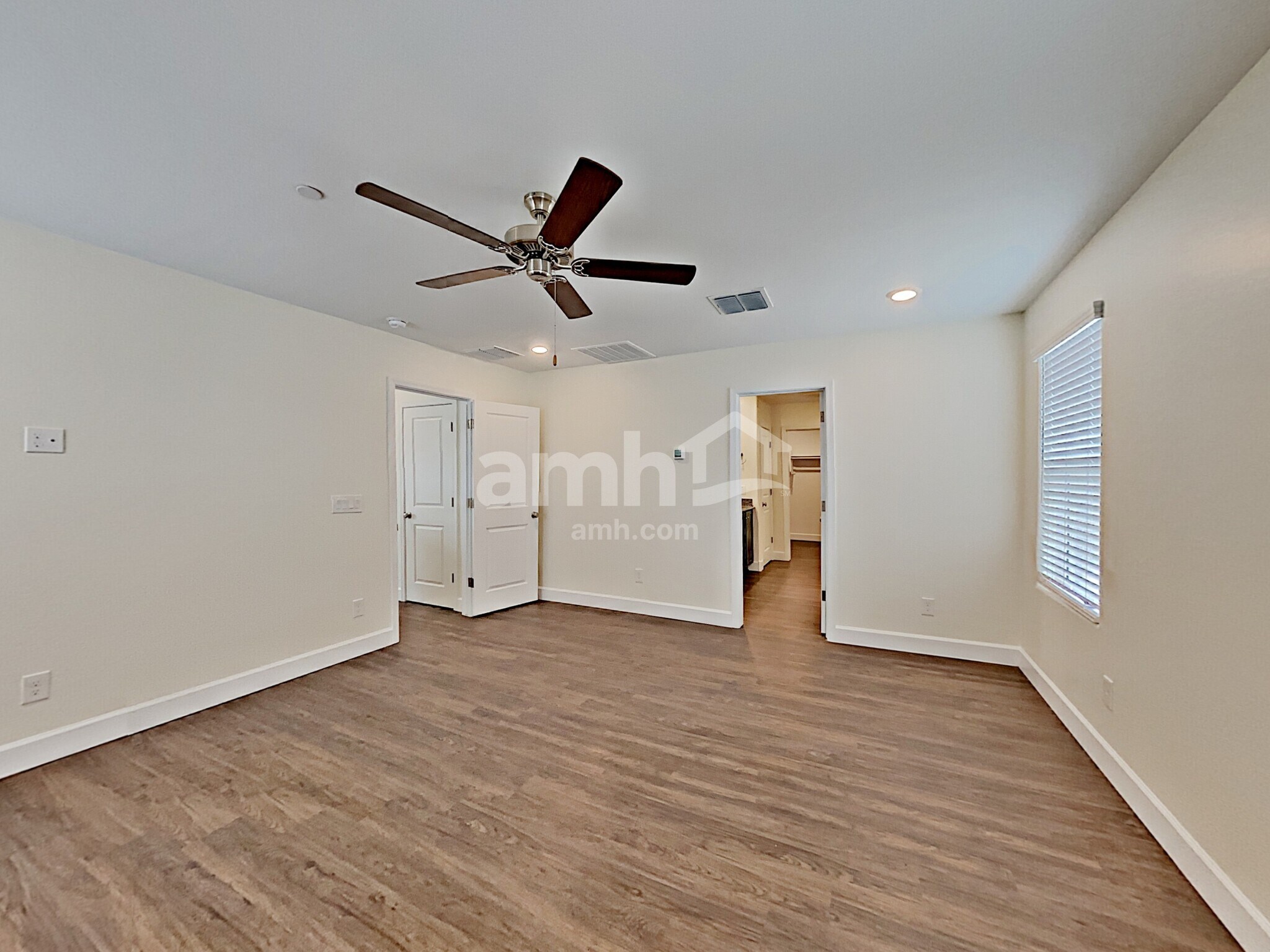 Building Photo - 5914 W Columbine Dr