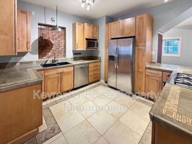 Building Photo - 1909 N 10th St