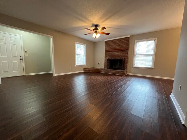 Building Photo - 31 Somerset Townhouse