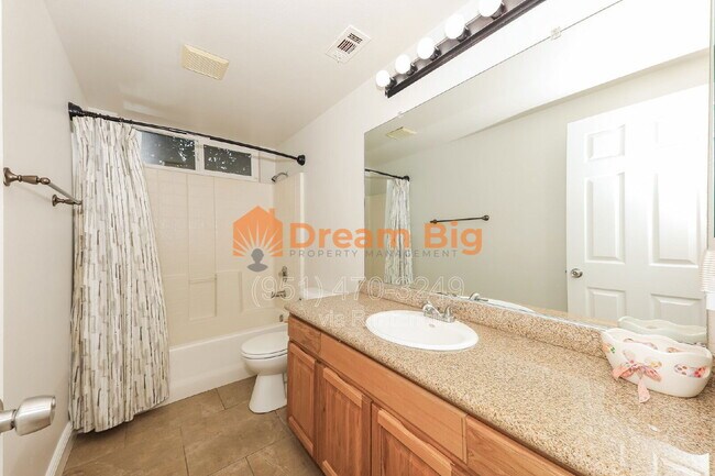 Building Photo - 2877 Sandberg St