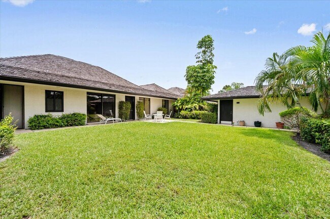 Building Photo - 11876 Pebblewood Dr