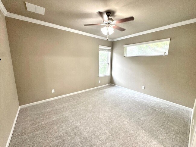 Building Photo - 4705 Rosedale Ave