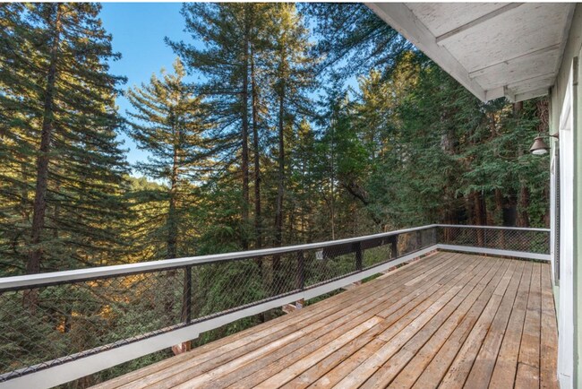 Building Photo - 10229 Redwood Dr
