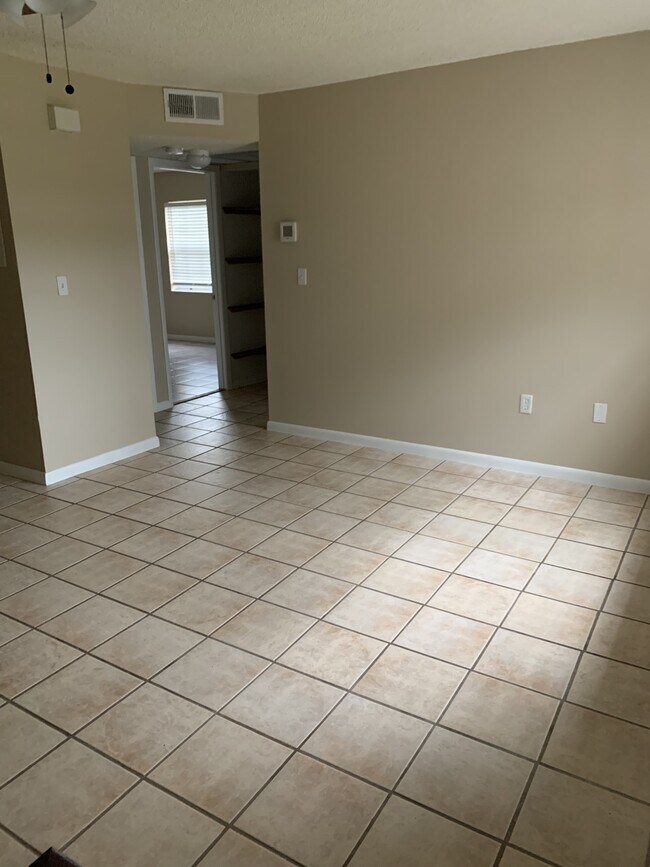 Building Photo - 4135 Cedar Creek Cir