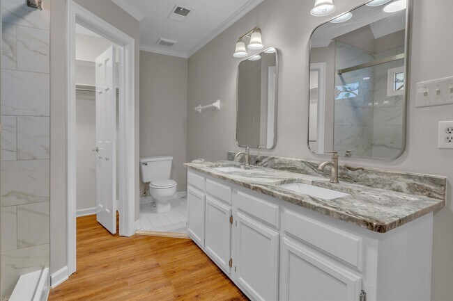 Building Photo - 636 N Fox Chase Cove