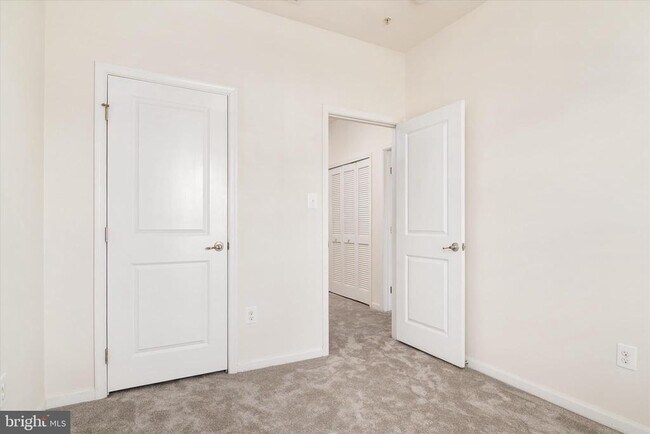 Building Photo - 7627 Hamilton Xing