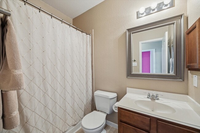 Building Photo - 919 E Tide Bay Cir