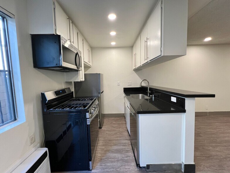 Building Photo - 3735 S Canfield Ave