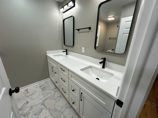 Building Photo - Stunning Single Family Home in “The Knolls”