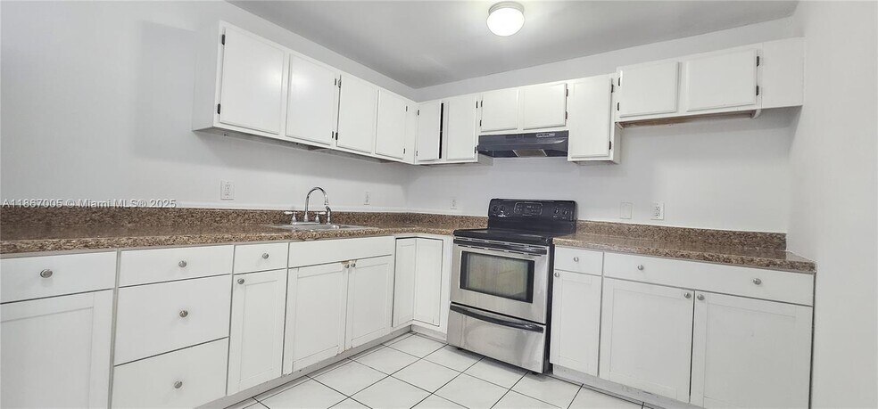 Primary Photo - 33 NE 12th Ave