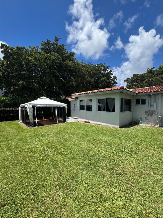 Building Photo - 6590 SW 21st St