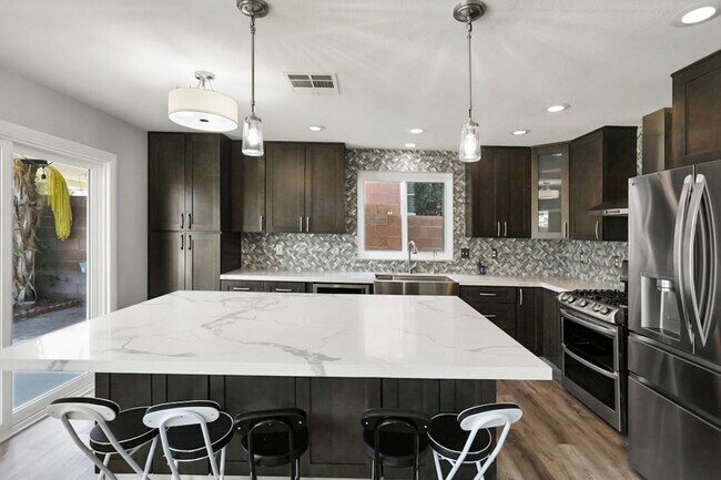 Building Photo - West Vegas Pool Home With First Floor Bed ...