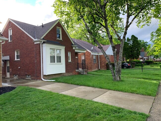 Building Photo - 17241 Shaftsbury Ave