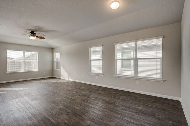 Building Photo - Charming 4/BR 2/BA One-Level Home with Spa...