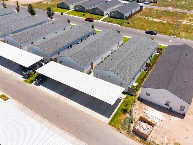 Building Photo - 2700 Mockingbird Rd